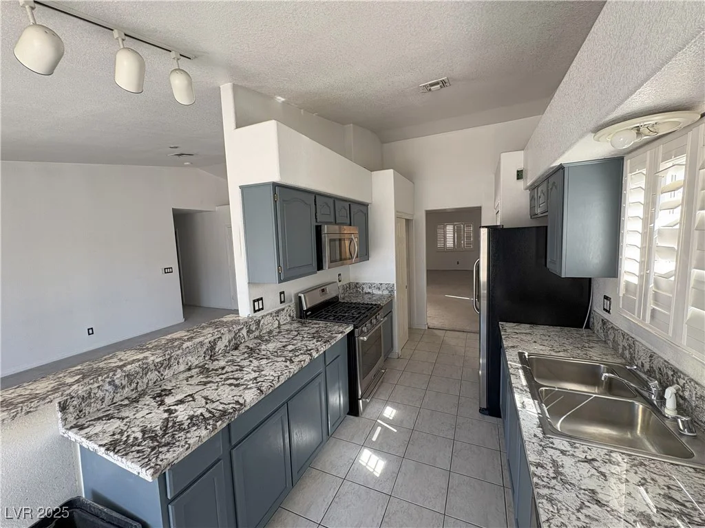 7133 Tropical Island, Las Vegas, NV 89129