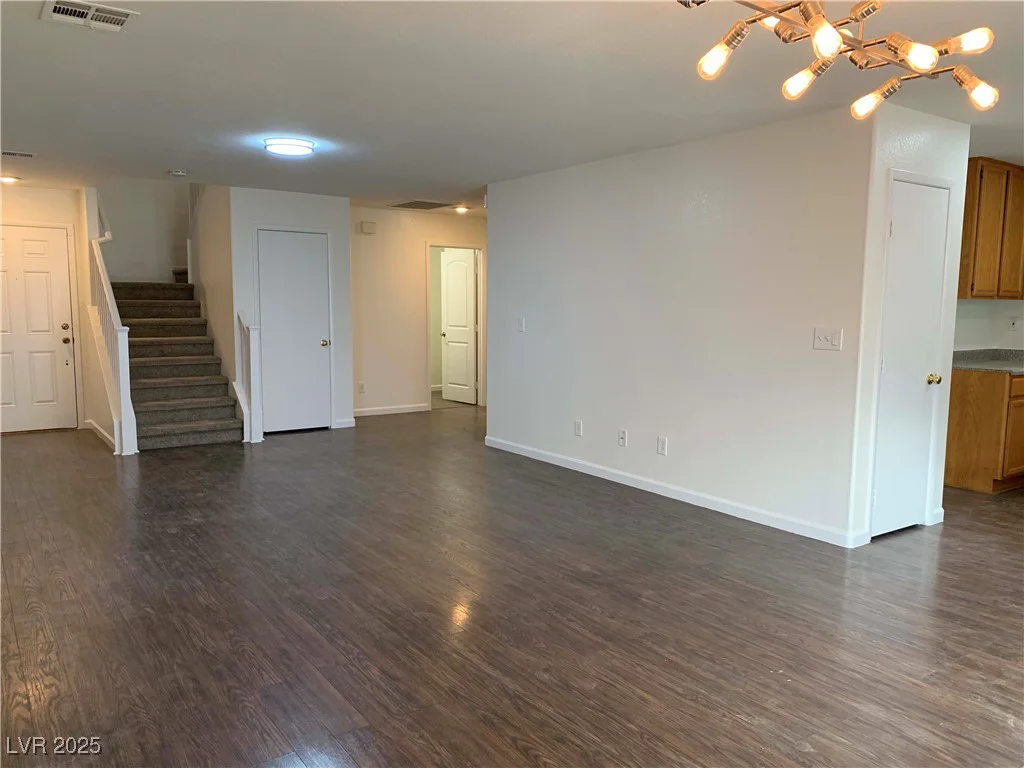 6425 Haleh, Las Vegas, NV 89141