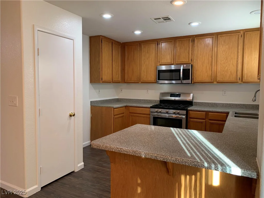 6425 Haleh, Las Vegas, NV 89141