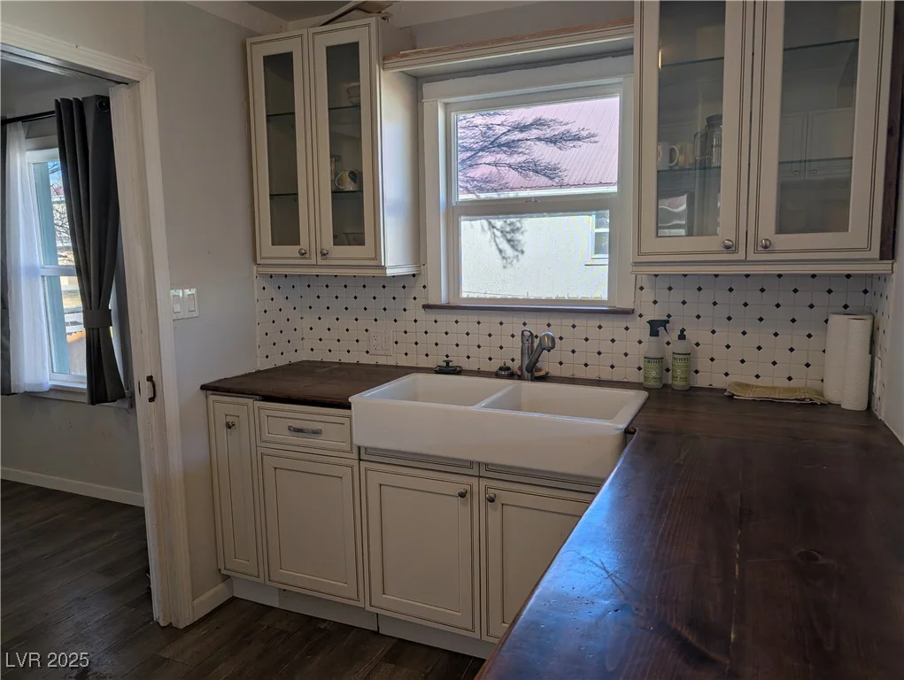 437 Dixon, Caliente, NV 89008
