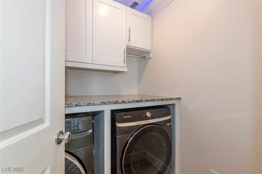 8446 Vacarez, Las Vegas, NV 89149