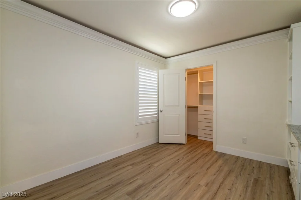 8446 Vacarez, Las Vegas, NV 89149