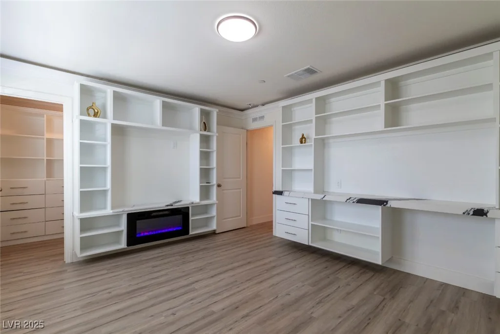 8446 Vacarez, Las Vegas, NV 89149