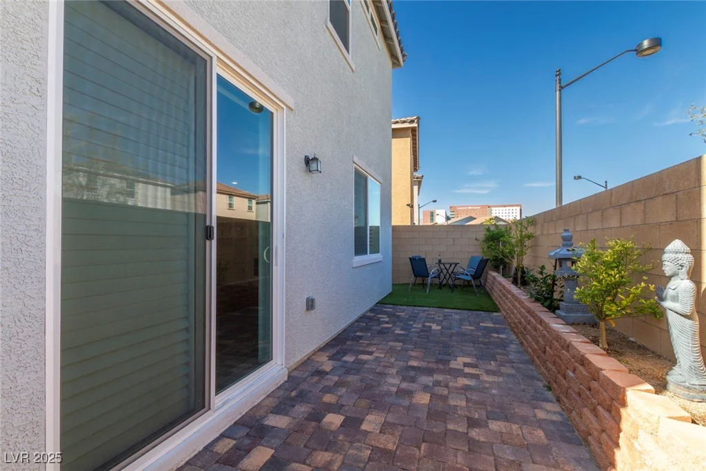 8446 Vacarez, Las Vegas, NV 89149