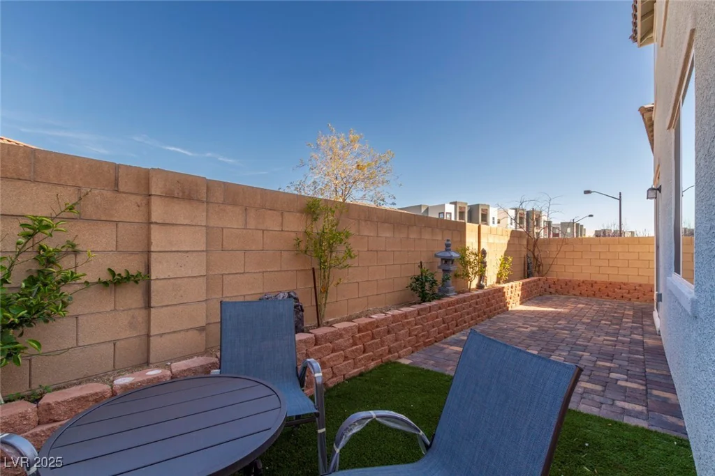 8446 Vacarez, Las Vegas, NV 89149