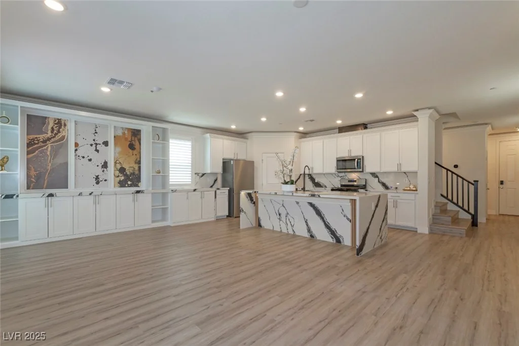 8446 Vacarez, Las Vegas, NV 89149
