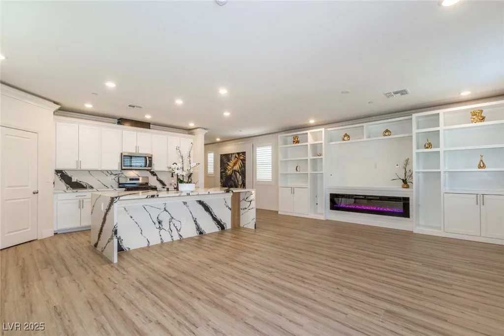 8446 Vacarez, Las Vegas, NV 89149