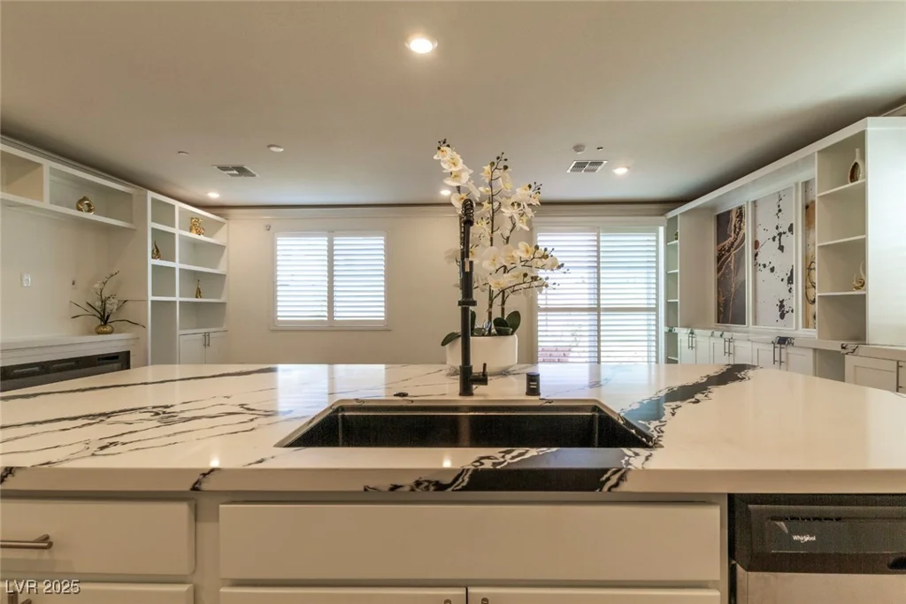 8446 Vacarez, Las Vegas, NV 89149