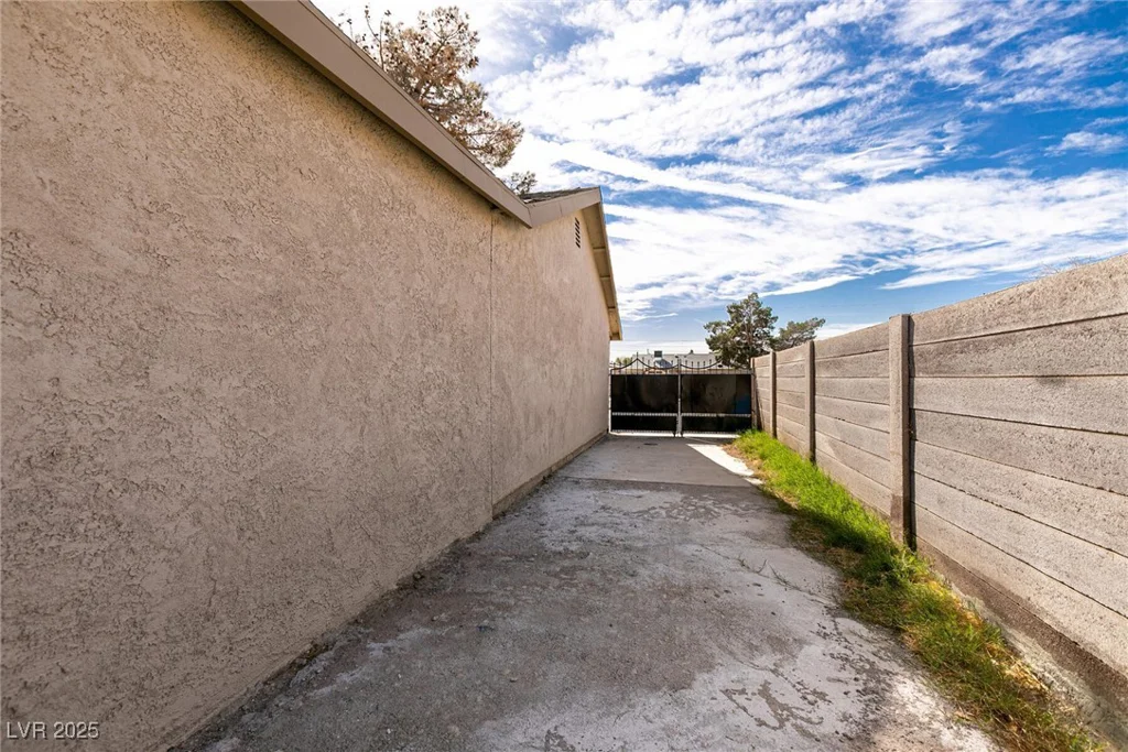 4726 Idaho, Las Vegas, NV 89104