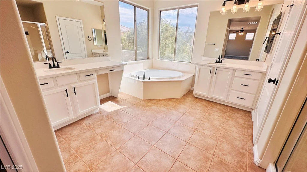 8216 Chimney Bluffs, North Las Vegas, NV 89085