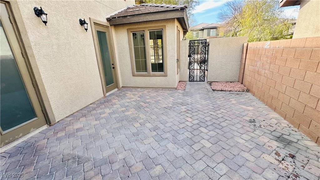 8216 Chimney Bluffs, North Las Vegas, NV 89085