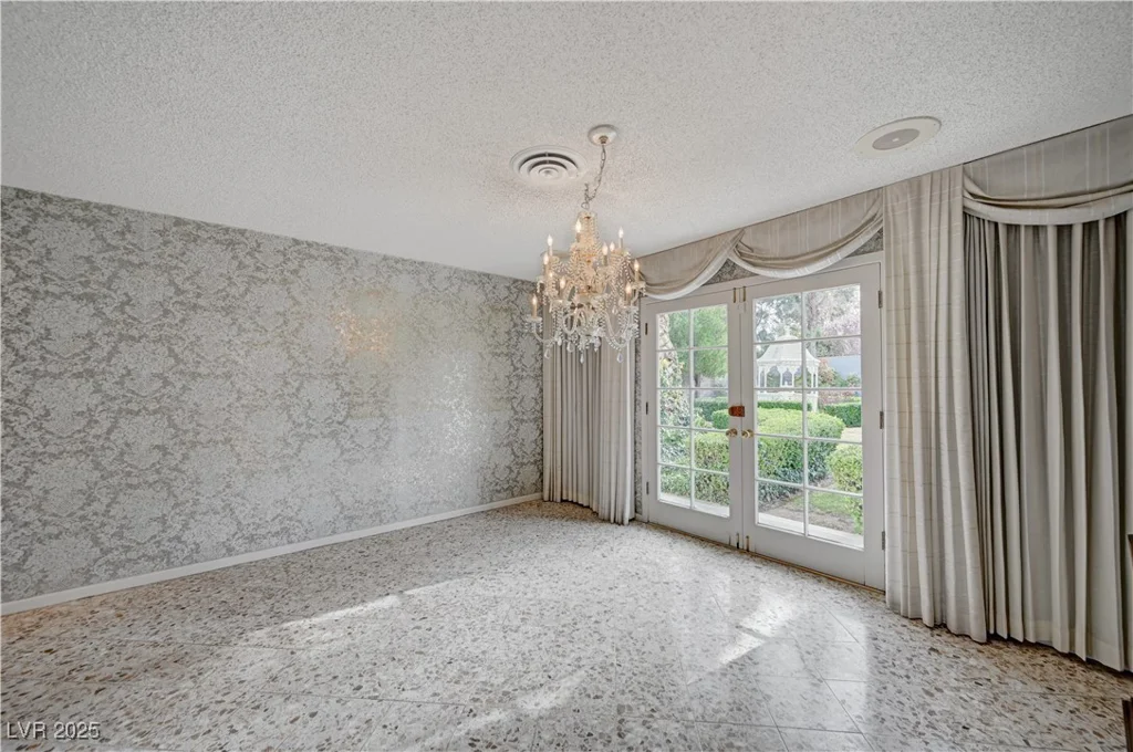 208 Stonewood, Las Vegas, NV 89107