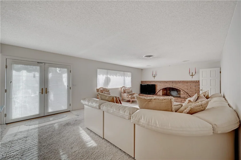208 Stonewood, Las Vegas, NV 89107