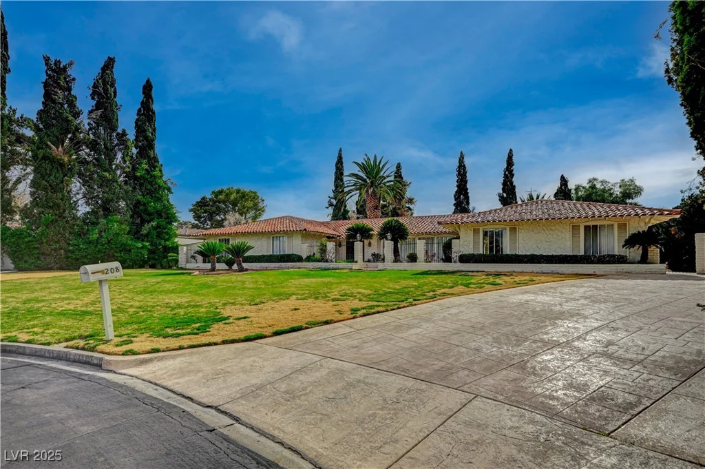 208 Stonewood, Las Vegas, NV 89107