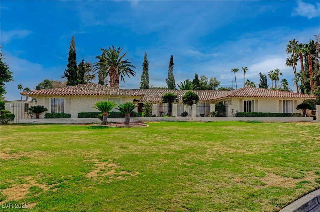 208 Stonewood, Las Vegas, NV 89107
