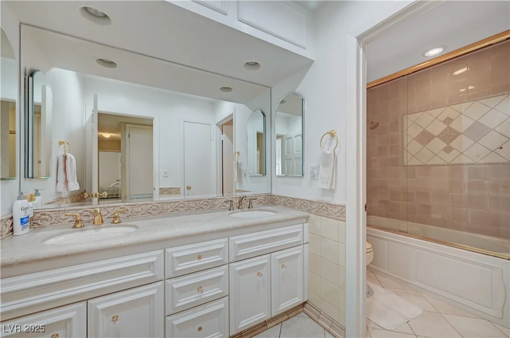 208 Stonewood, Las Vegas, NV 89107