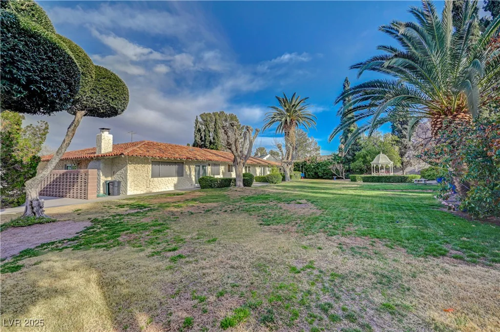 208 Stonewood, Las Vegas, NV 89107