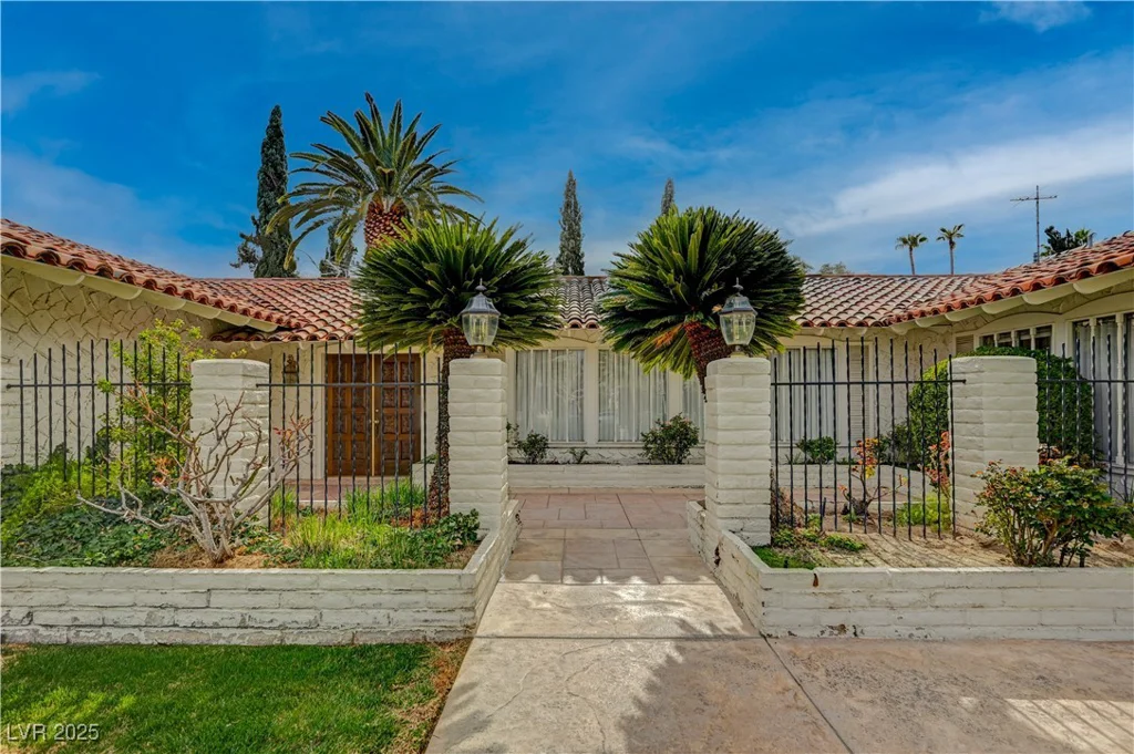 208 Stonewood, Las Vegas, NV 89107