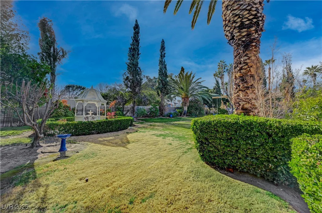 208 Stonewood, Las Vegas, NV 89107