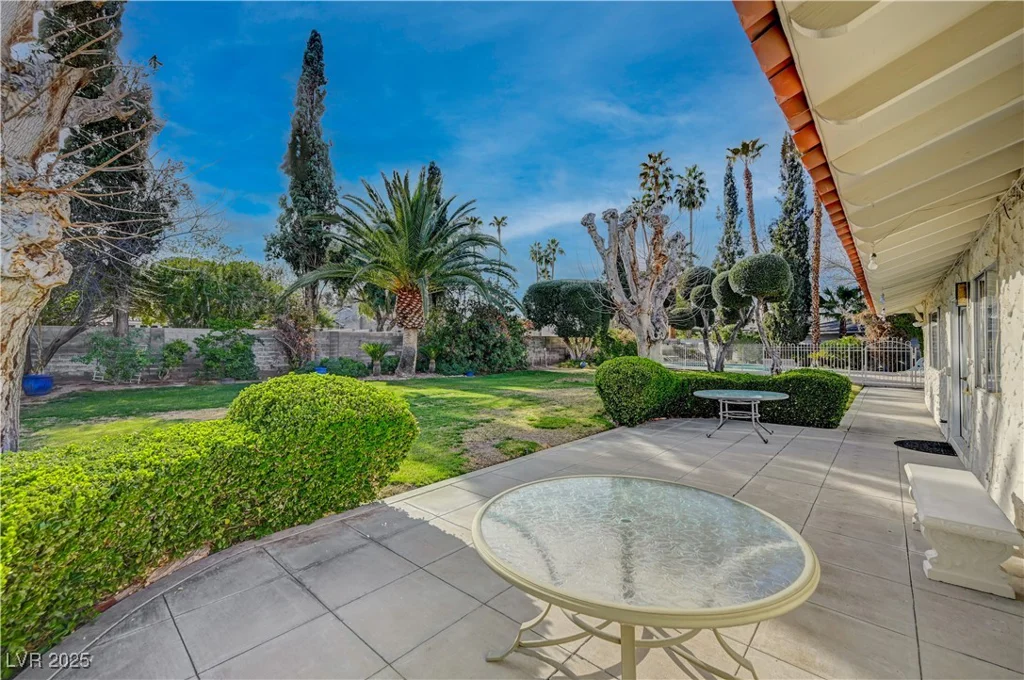 208 Stonewood, Las Vegas, NV 89107