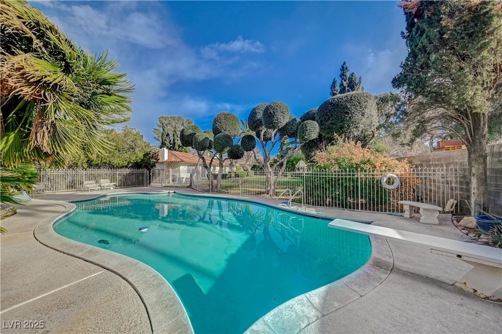 208 Stonewood, Las Vegas, NV 89107