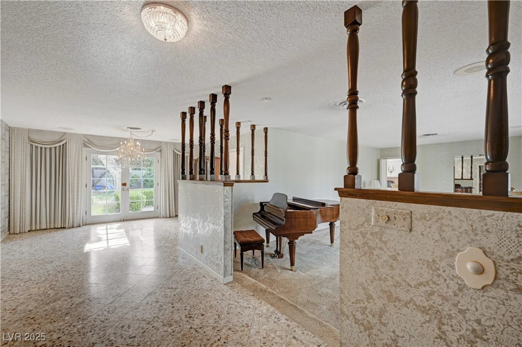 208 Stonewood, Las Vegas, NV 89107