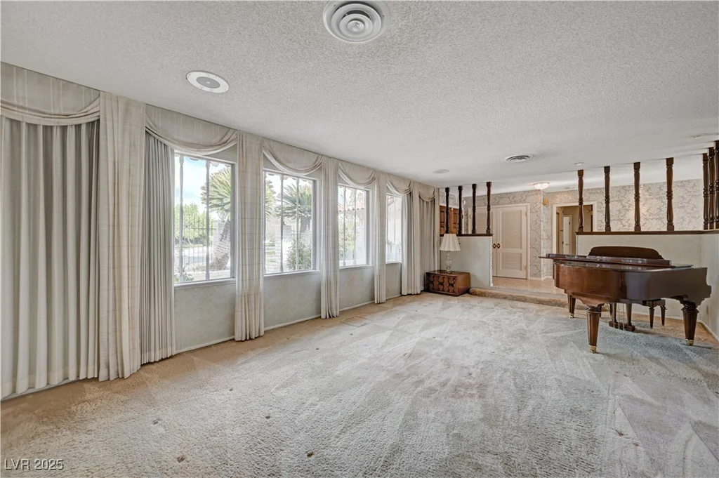 208 Stonewood, Las Vegas, NV 89107