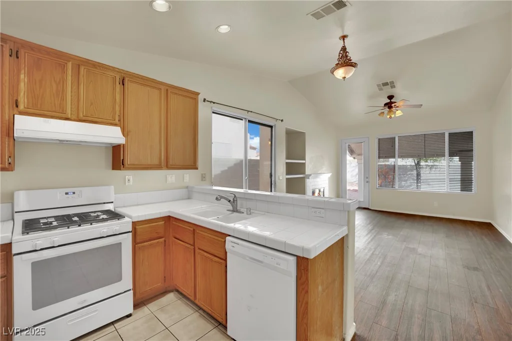 7608 Sierra Paseo, Las Vegas, NV 89128