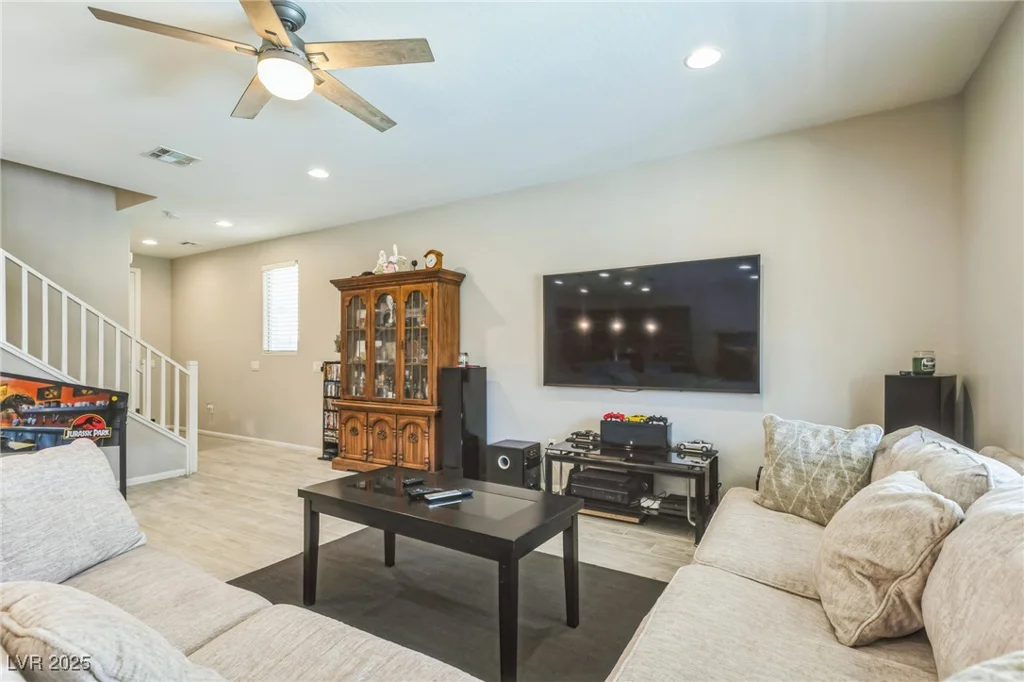 5628 Ridgeland, North Las Vegas, NV 89031