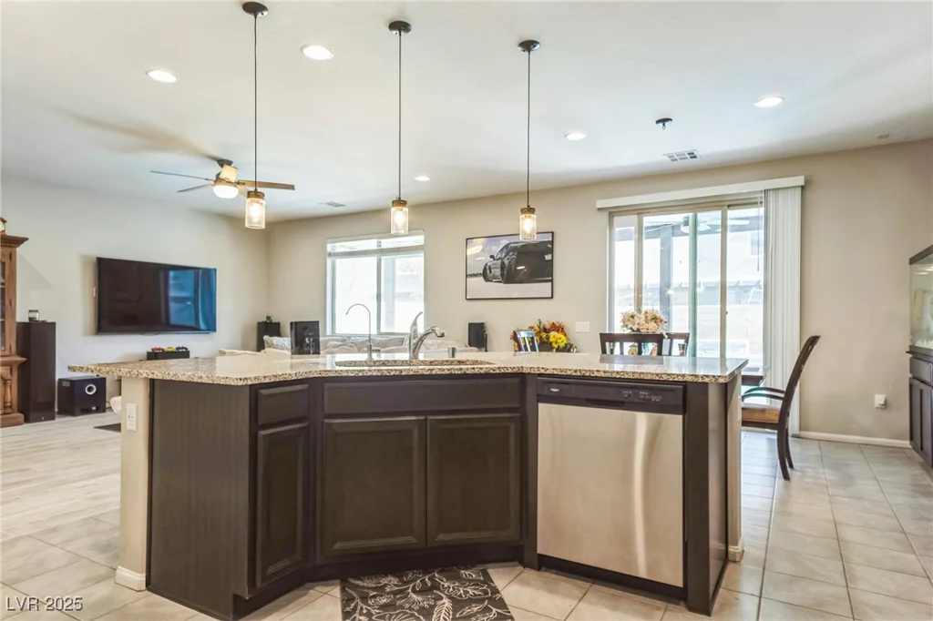 5628 Ridgeland, North Las Vegas, NV 89031
