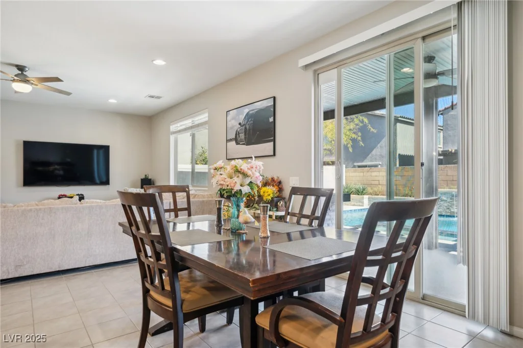 5628 Ridgeland, North Las Vegas, NV 89031