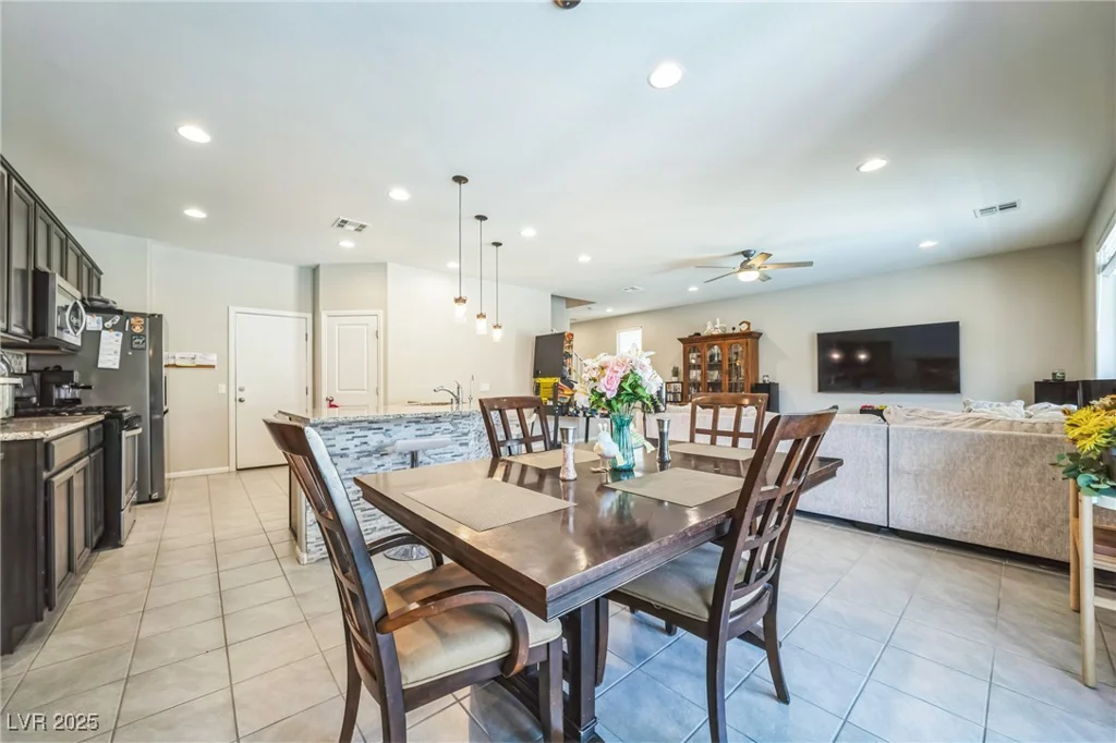 5628 Ridgeland, North Las Vegas, NV 89031