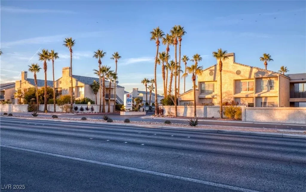6250 Flamingo, Las Vegas, NV 89103