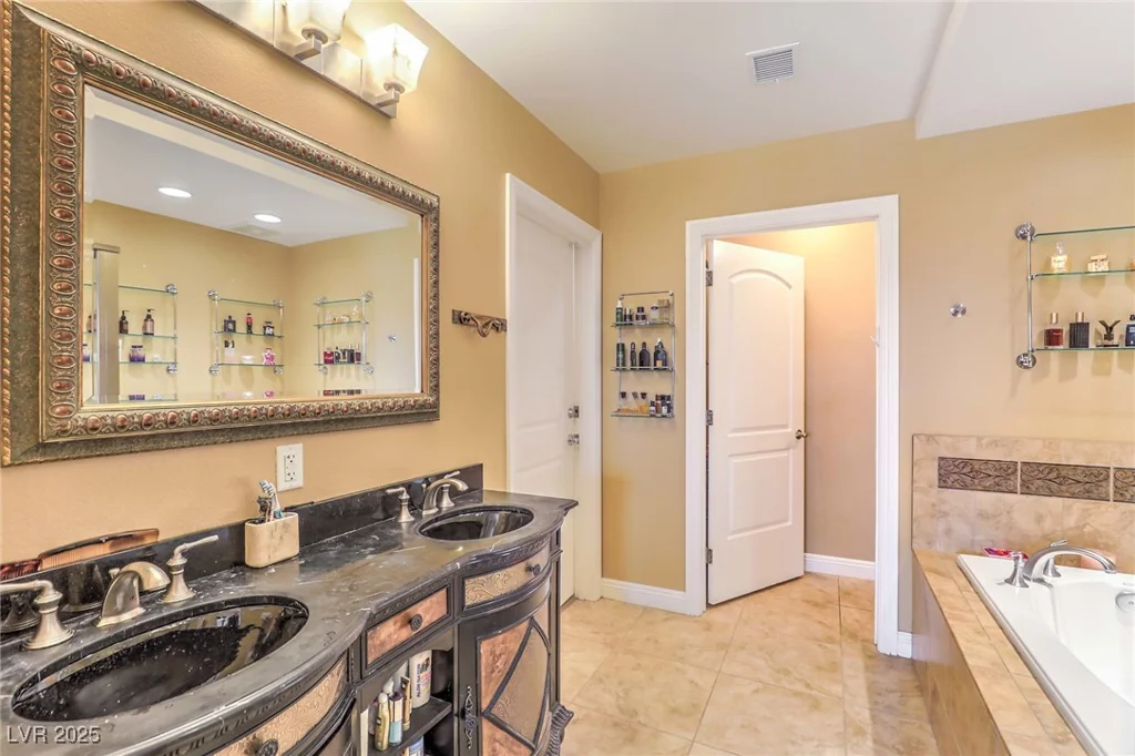 64 Strada Principale, Henderson, NV 89011