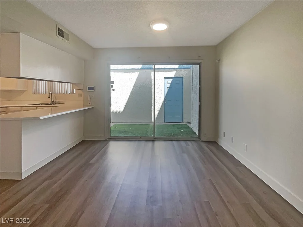 5383 Mountain Vista, Las Vegas, NV 89120