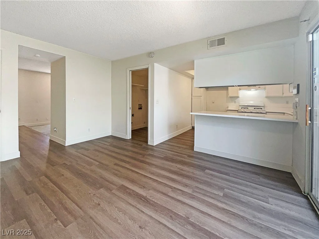 5383 Mountain Vista, Las Vegas, NV 89120