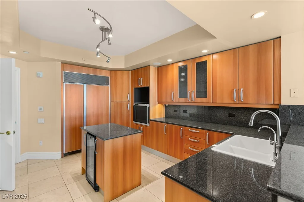 2857 Paradise, Las Vegas, NV 89109