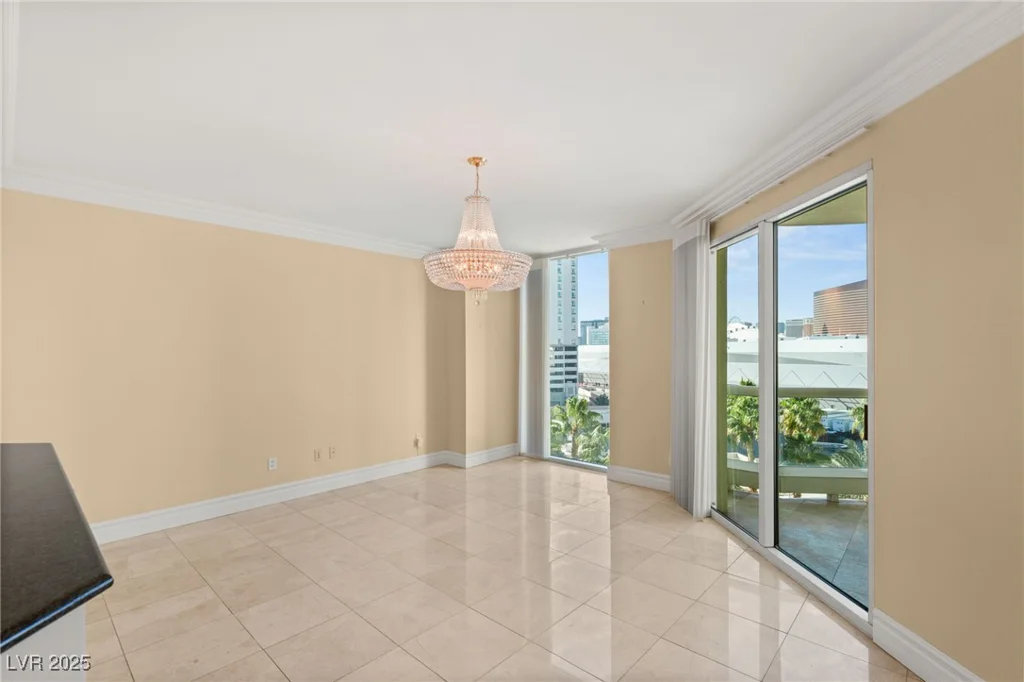 2857 Paradise, Las Vegas, NV 89109