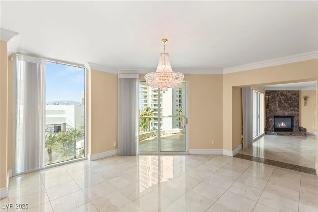 2857 Paradise, Las Vegas, NV 89109