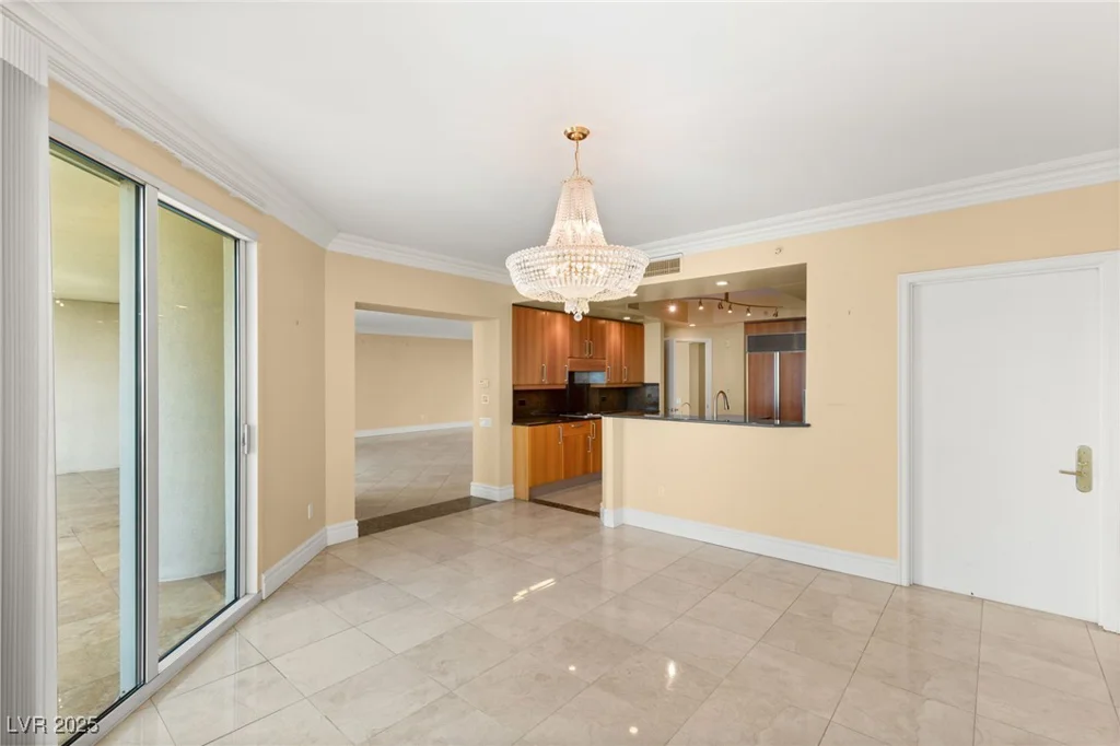 2857 Paradise, Las Vegas, NV 89109