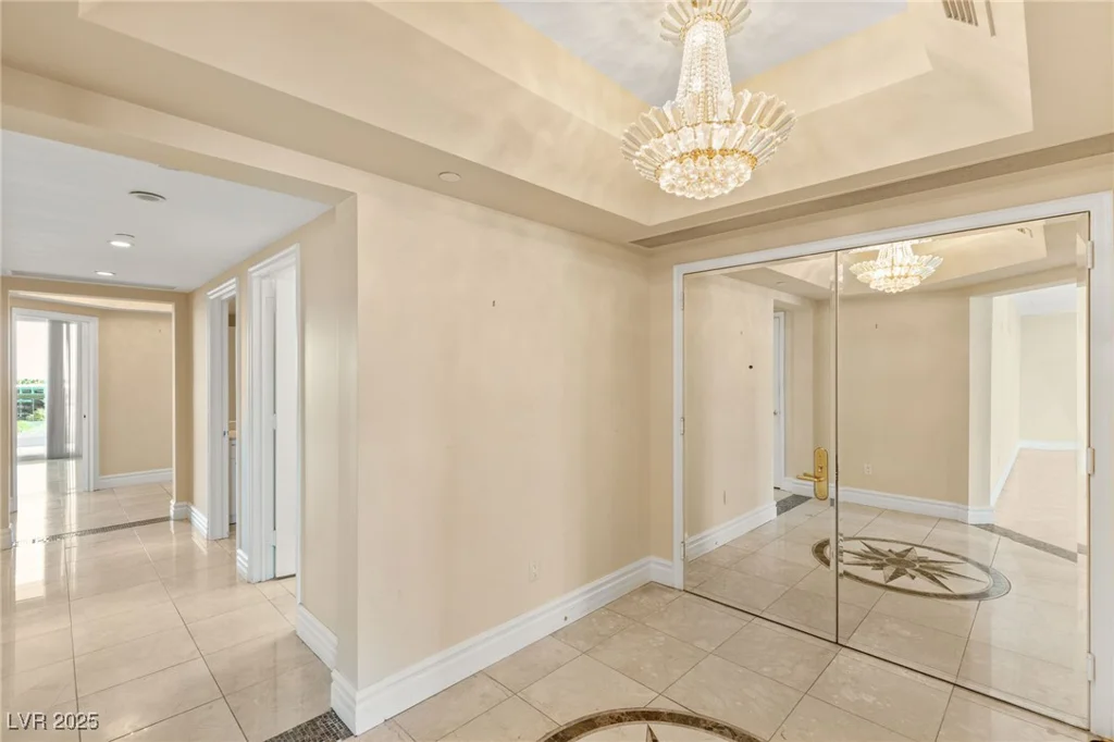 2857 Paradise, Las Vegas, NV 89109