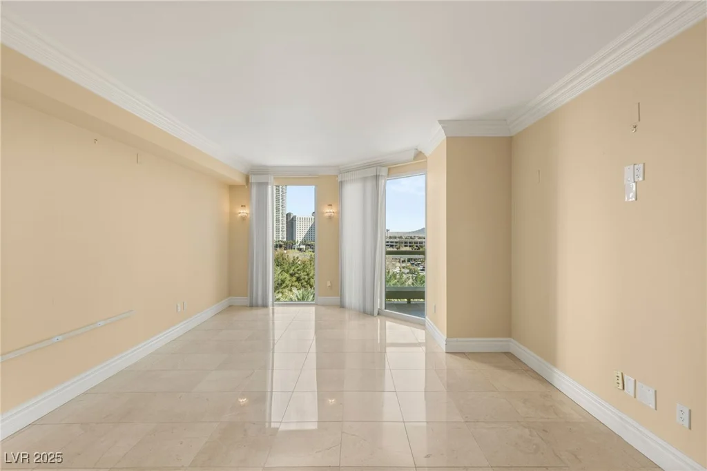 2857 Paradise, Las Vegas, NV 89109