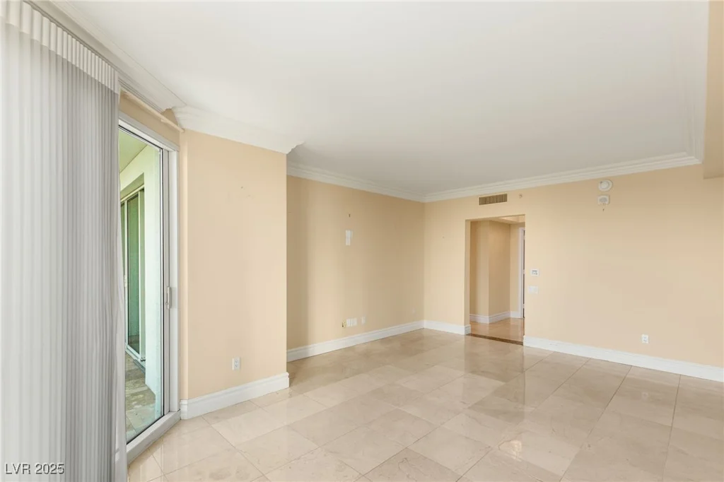 2857 Paradise, Las Vegas, NV 89109
