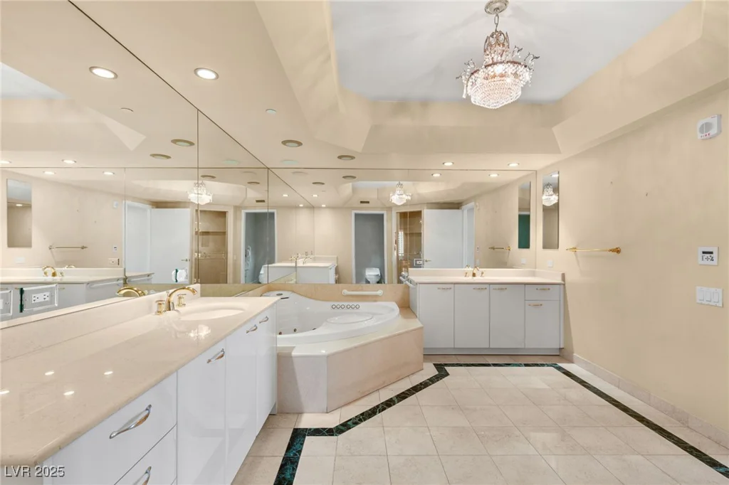 2857 Paradise, Las Vegas, NV 89109