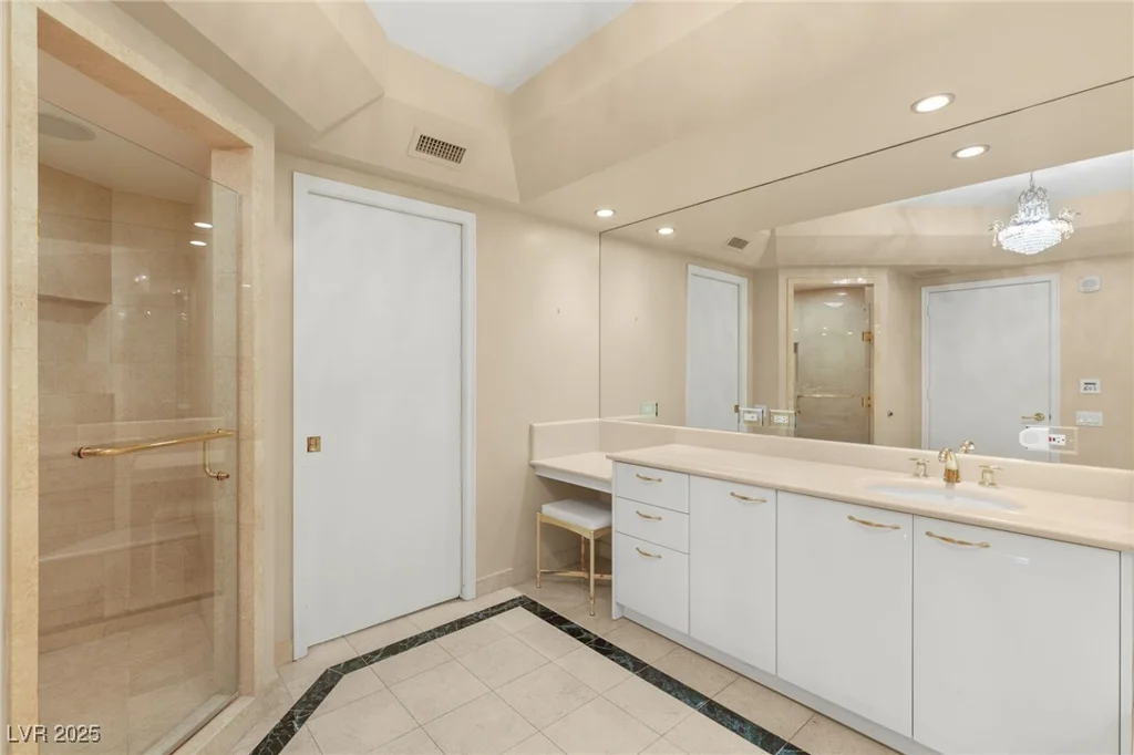 2857 Paradise, Las Vegas, NV 89109