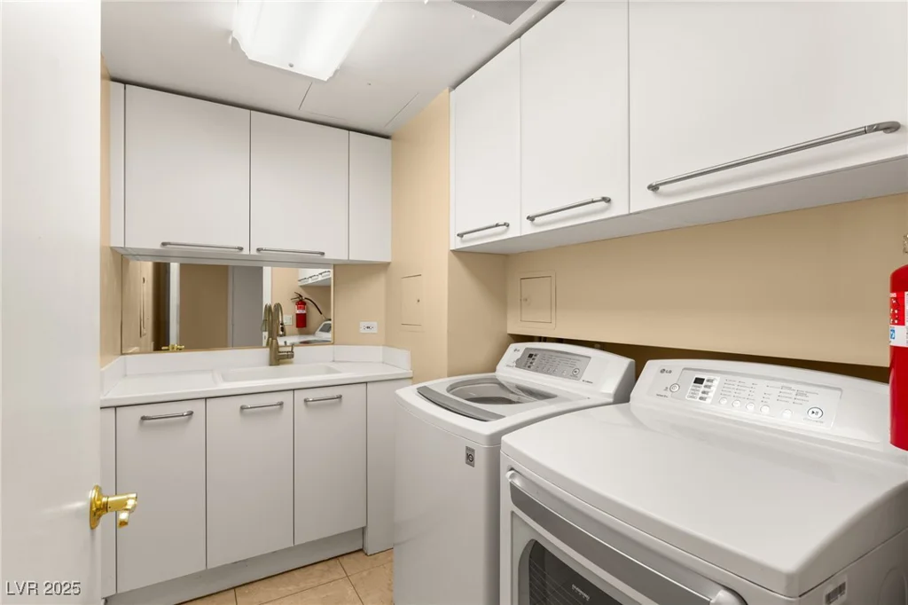 2857 Paradise, Las Vegas, NV 89109