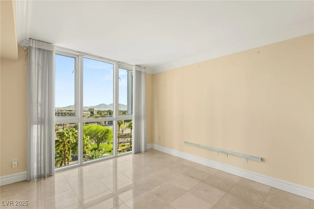 2857 Paradise, Las Vegas, NV 89109