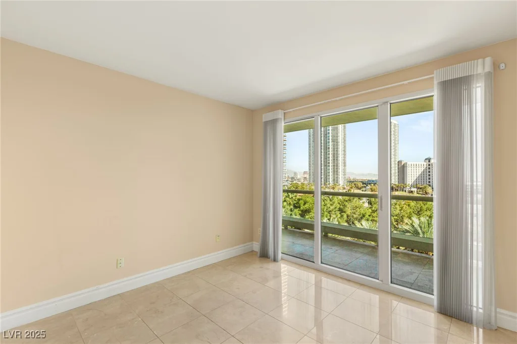 2857 Paradise, Las Vegas, NV 89109