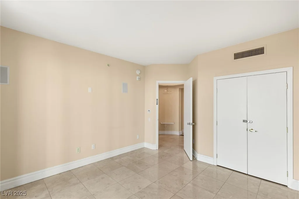 2857 Paradise, Las Vegas, NV 89109