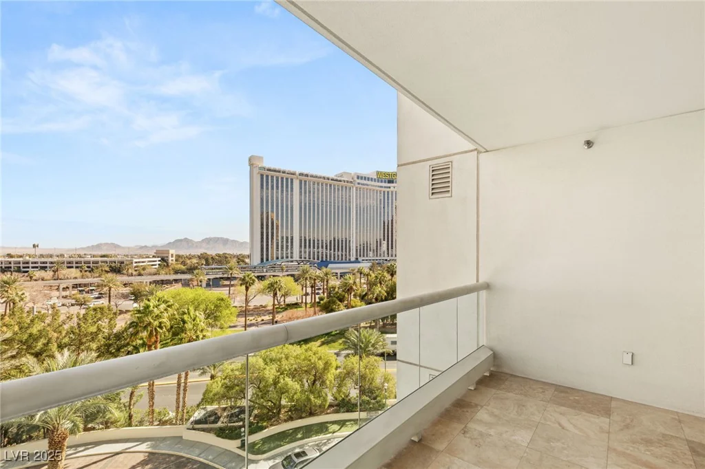 2857 Paradise, Las Vegas, NV 89109